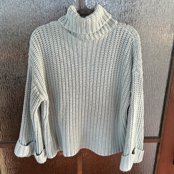 525 America Wide Sleeve Turtleneck Sweater size Large - Picture 9 of 11